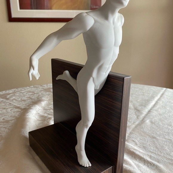 RETIRED 2008 ‘FASTER’ LLADRO PORCELAIN FIGURINE - Picture 2 of 12